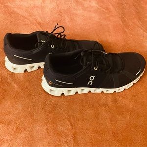 On Cloud Running Shoes size 10.5